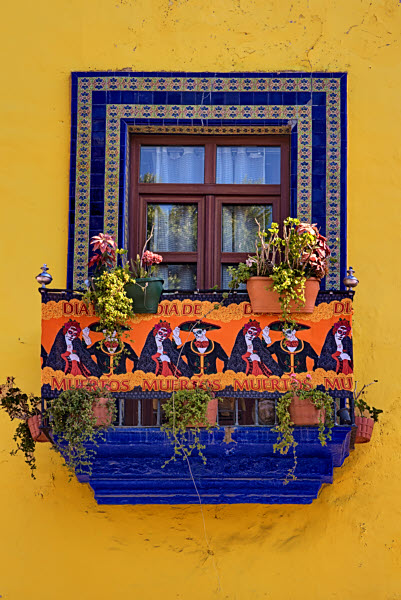 Puebla Window with Display